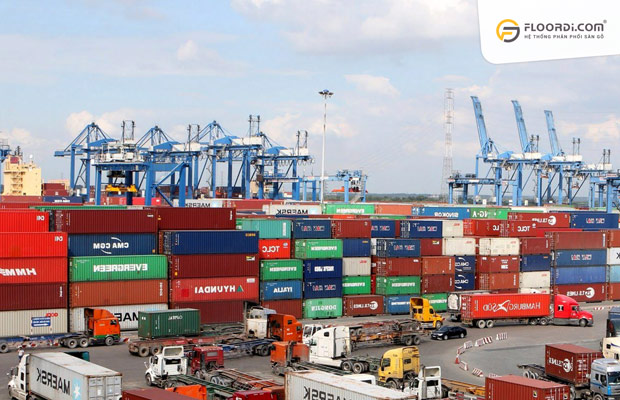 Hàng loạt container tồn đọng tại cảng Cát Lái 