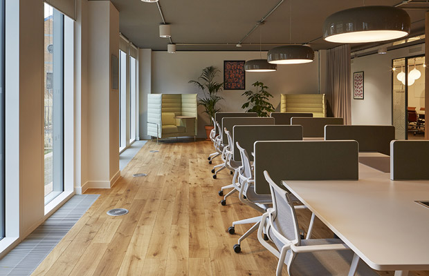Lót sàn gỗ cho văn phòng