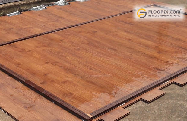 Sàn gỗ chịu nước loại nào tốt? Báo giá sàn gỗ công nghiệp chịu nước
