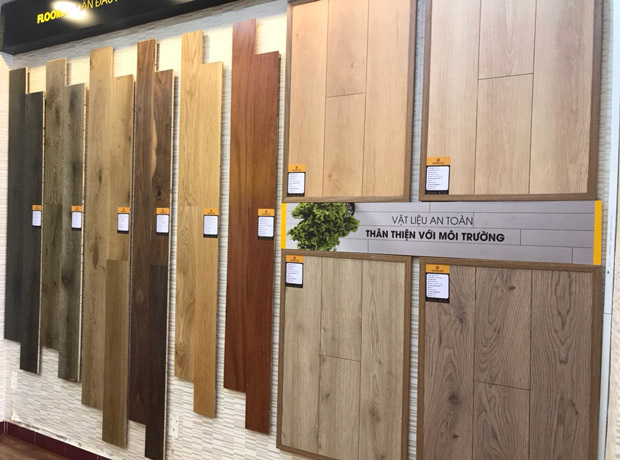 Sản phẩm sàn gỗ trưng bày tại showroom