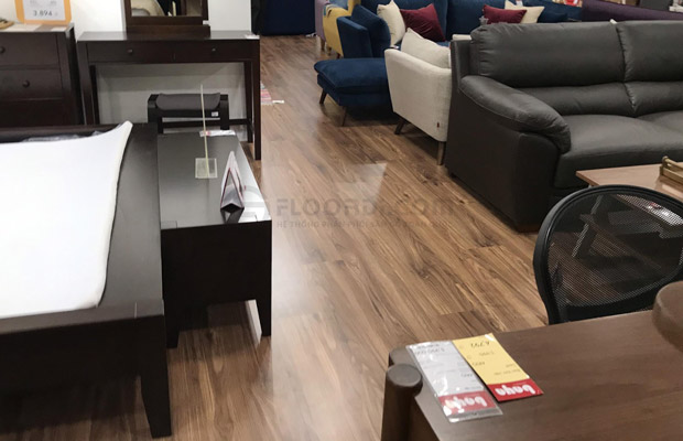 sàn gỗ Lamton có khả năng chịu nặng tốt