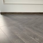 Sàn gỗ xương cá Lamton Herringbone D8215HR Black Aramis - 12mm - AC3 - AQ4